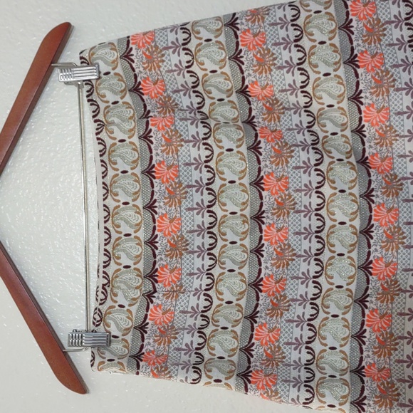 SLIGHTLY USED LOFT PATTERN SKIRT SIZE 6 - Picture 6 of 11